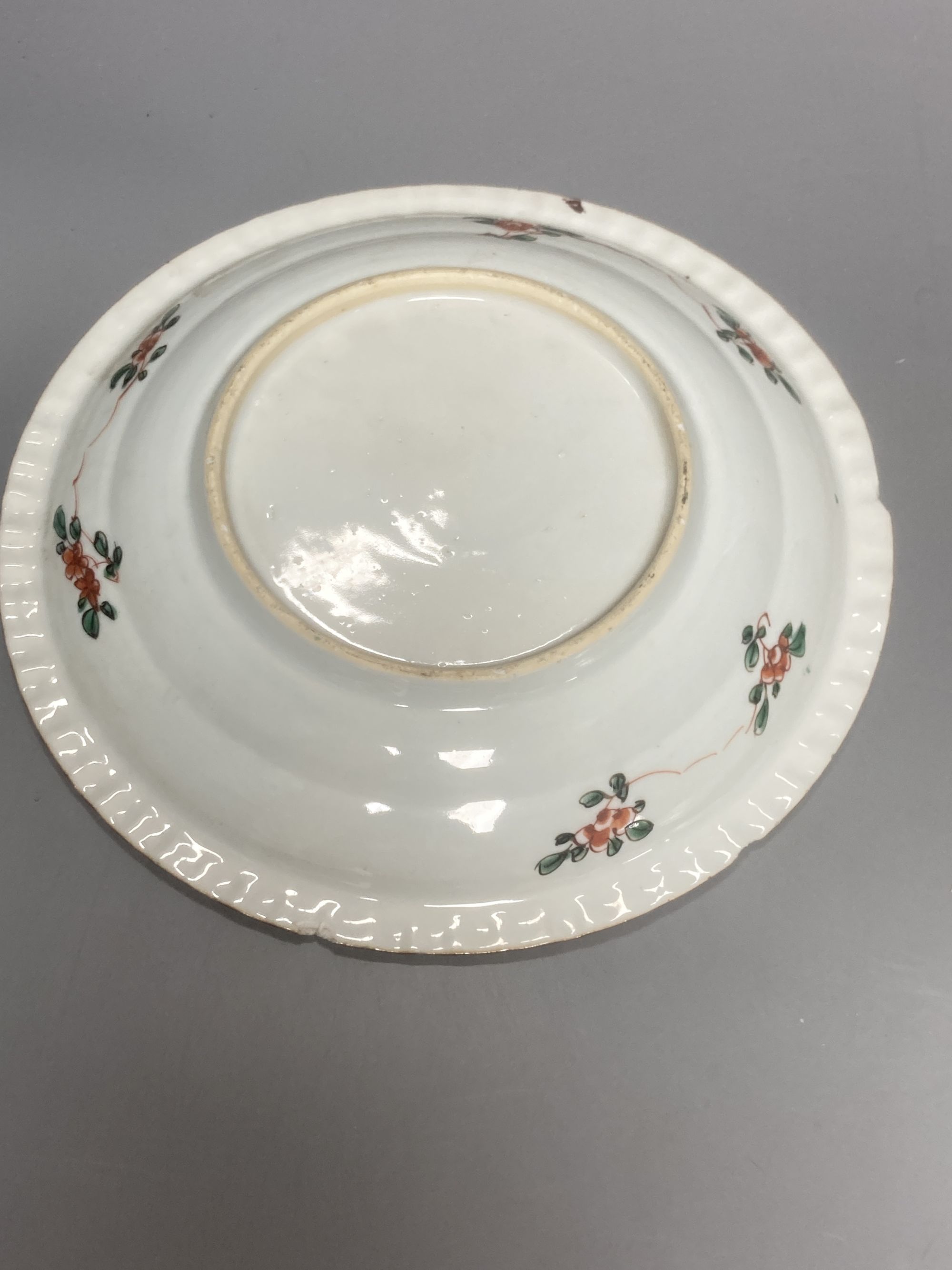 A pair of Chinese Kangxi plates, diameter 24cm